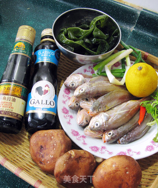 Steamed Wakame with Chopped Pepper Yellow Croaker recipe