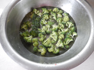 Broccoli with Lotus Root recipe