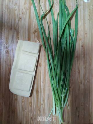 Stir-fried Chives with Dried Tofu recipe