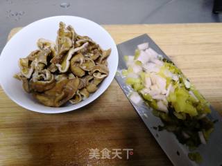 Hot Noodle Soup with Sauerkraut and Pork Intestines recipe