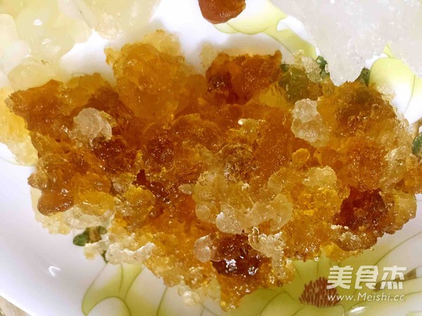 Tremella, Peach Gum, Soap Jap, Rice and Longan Soup recipe