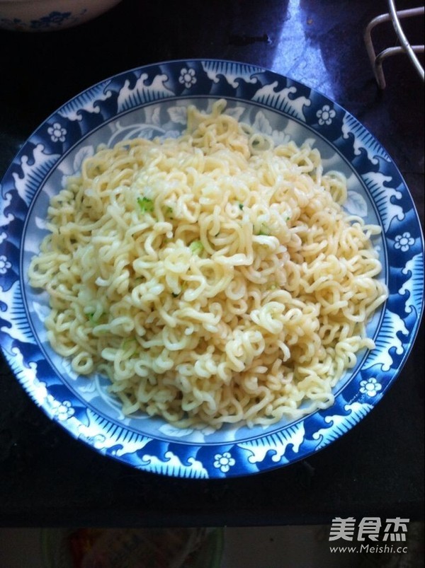 Fried Instant Noodles with Vegetables recipe
