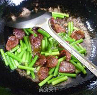 Stir-fried Goose Gizzards with Garlic Spicy Sausage recipe