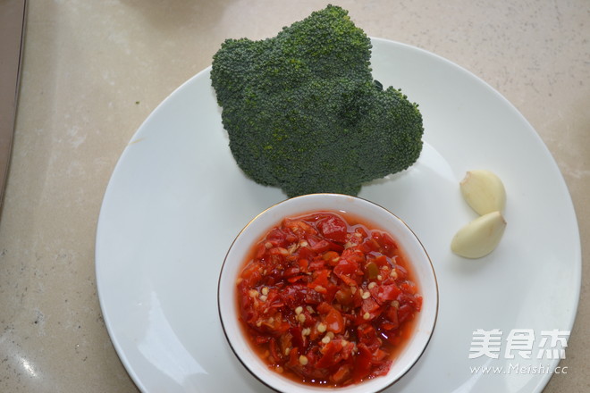 Stir-fried Broccoli with Chopped Pepper recipe