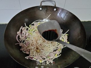 Stir-fried Dry Noodles with Bean Sprouts recipe