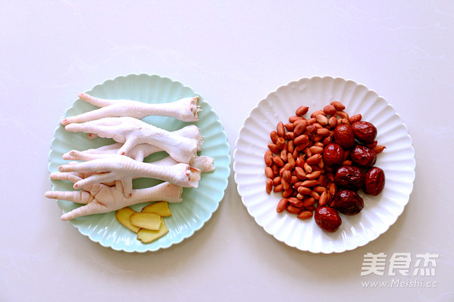 Peanut and Red Date Soup with Chicken Feet recipe