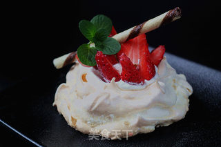 Beautiful and Classic Dessert [pavlova] recipe