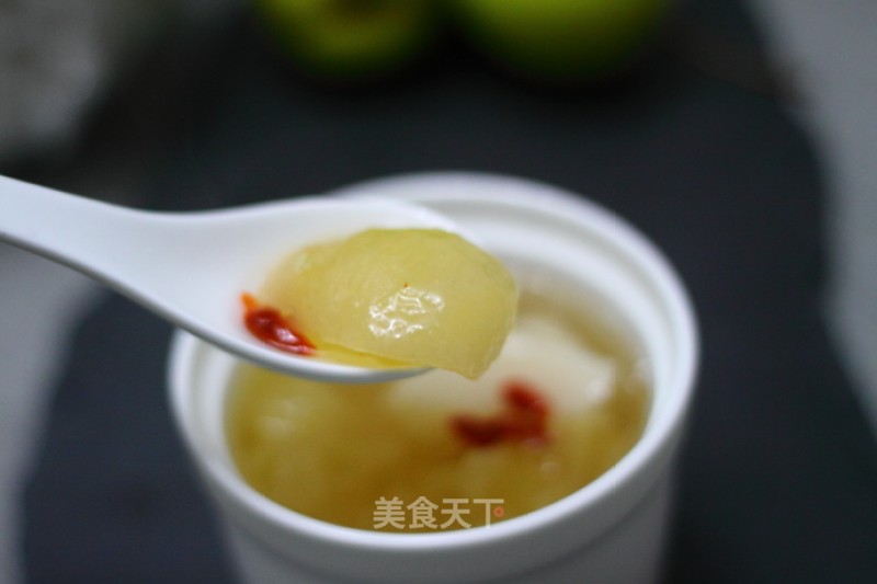 Coconut-scented White Fungus and Pear Soup