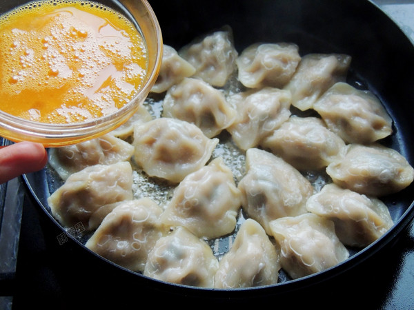 Fried Dumplings with Eggs recipe