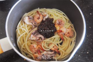 Beef Sauce Seafood Noodles recipe