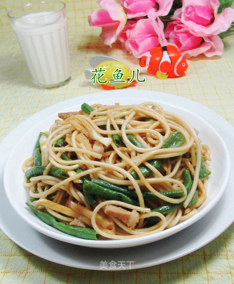 Fried Noodles with Pork and Beans recipe