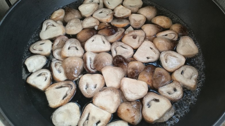 Simmered Straw Mushroom and Rice White recipe