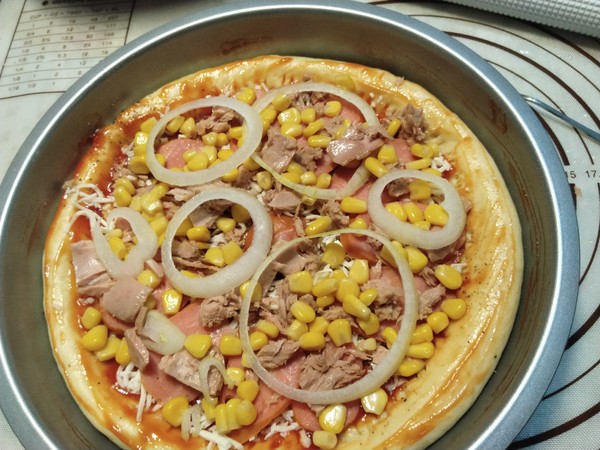 Tuna Cheese Heart Pizza recipe