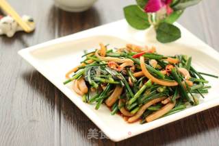 Sauteed Squid with Chives recipe