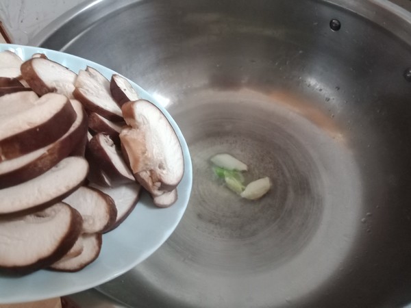 Stir-fried Tofu with Mushrooms recipe