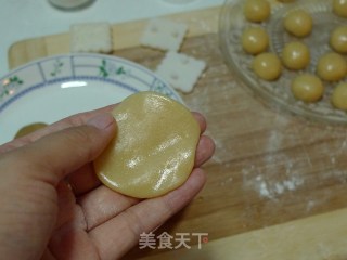 [cantonese-style Lotus Seed Paste Egg Yolk Mooncakes] Challenge The Most Classic Cantonese-style Mooncakes recipe