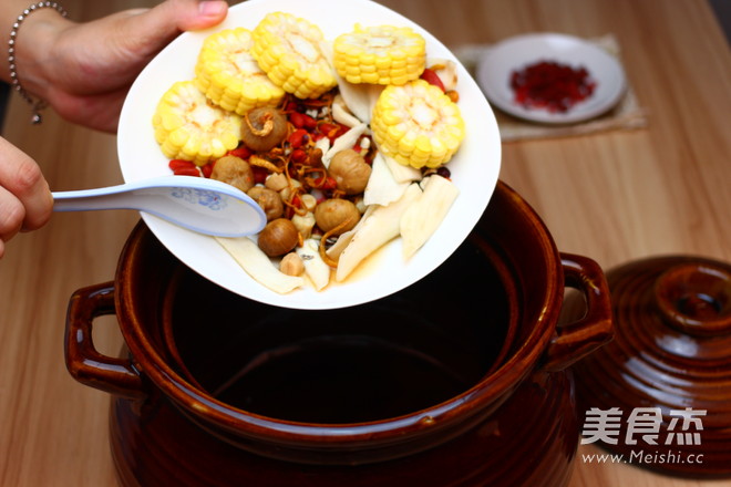 Guangdong Old Fire Soup-cordyceps Flower Scallop Corn Soup recipe