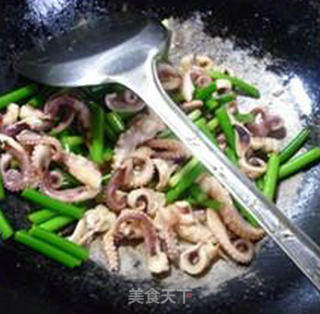 Stir-fried Garlic Stalks recipe