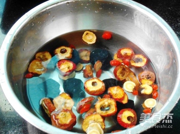 Relieving Heat and Sour Plum Soup recipe