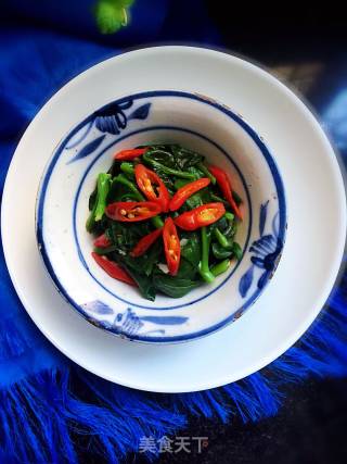 Stir-fried Fungus with Red Pepper recipe