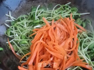 Stir-fried Black Bean Sprouts with Carrots recipe