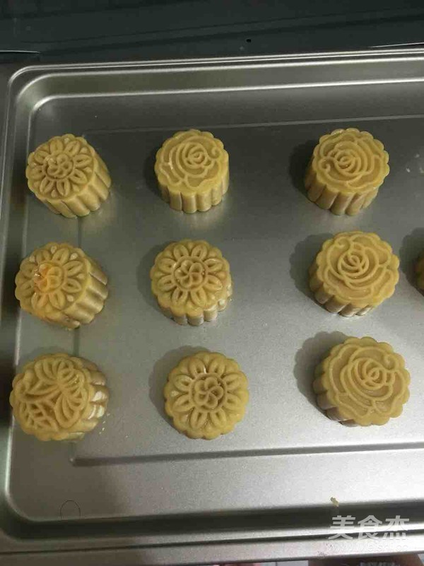 Mooncakes with Egg Yolk and Lotus Seed Paste recipe