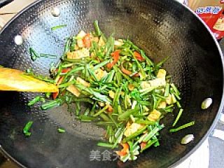 Stir-fried Tofu with Leek recipe