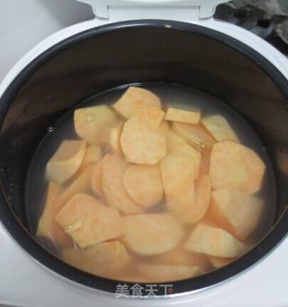 Sweet Potato and Wolfberry Soup recipe