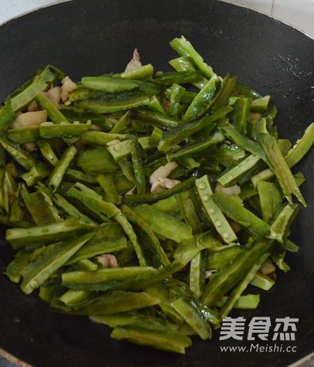 Winged Bean Stir-fried Pork recipe