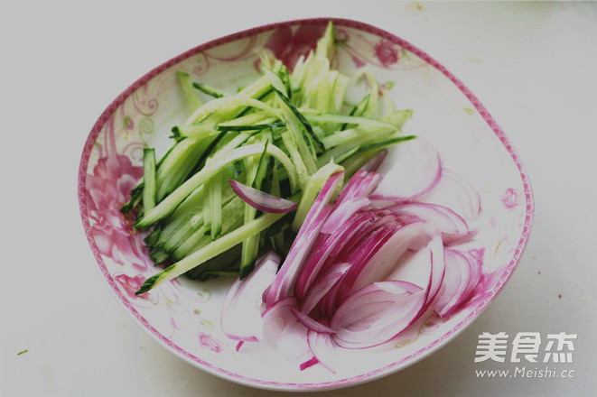 Rice Noodles with Hash Sauce recipe