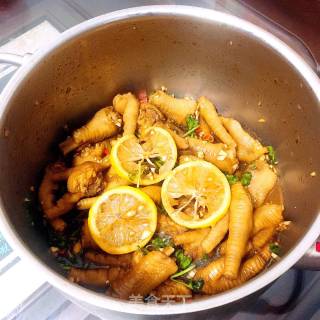 Lemon Hot and Sour Chicken Feet recipe
