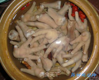 Stewed Chicken Feet with Herbs recipe