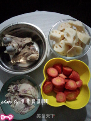 Lotus Root Cuttlefish Big Bone Soup recipe