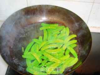 Fried Sausage with Snow Peas recipe