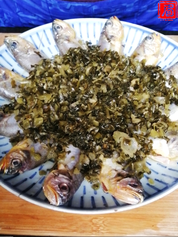 Steamed Yellow Croaker with Pickles recipe