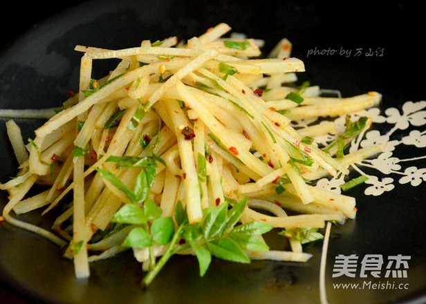 Sichuan Pepper Sprouts Mixed with Bamboo Shoots recipe