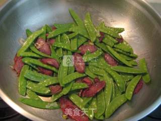 Stir-fried Snow Peas with Sausage recipe