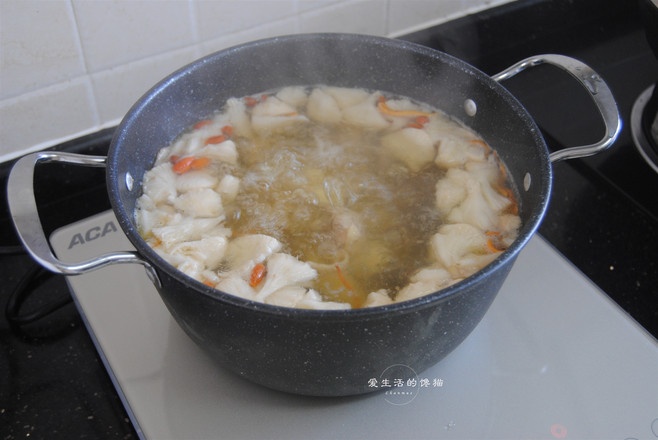 Stewed Chicken Soup with Hericium recipe