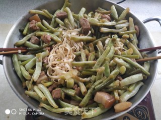 Steamed Noodles with Beans and Garlic Moss recipe