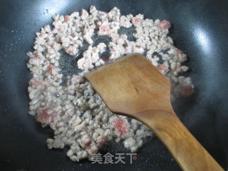 Stir-fried Xiuzhen Mushroom with Minced Meat and Red Pepper recipe