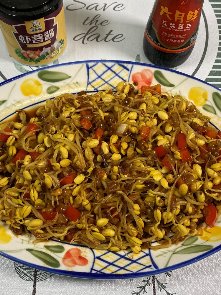 Stir-fried Soybean Sprouts with Its Delicious Licking Plate recipe