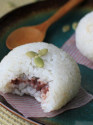 Sweet Glutinous Rice Bean Paste Buns recipe