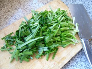Stir-fried Leek with Cuttlefish Flower recipe