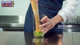 The Method of Super Sour Lemon Tea with The Same Style of Net Red Desk Cover recipe