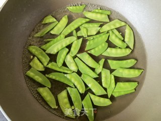 Beef with Snow Peas, Cherry and Radish recipe