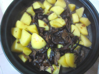 【taji Pot】——roasted Wing Roots with Hazel Mushroom and Potato recipe