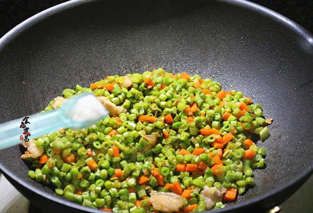 Stir-fried Pork with Carrots and Carrots recipe