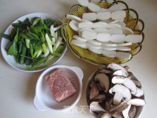 Stir-fried Rice Cake with Green Garlic and Pork recipe