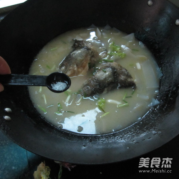 Fish Head Stewed Noodles recipe