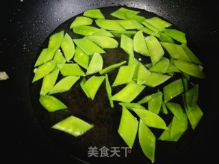 Stir-fried Snow Peas with Wolfberry Fungus recipe
